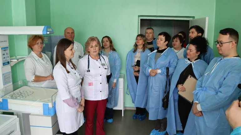 Фастівська лікарня отримала японський інкубатор для передчасно народжених діток