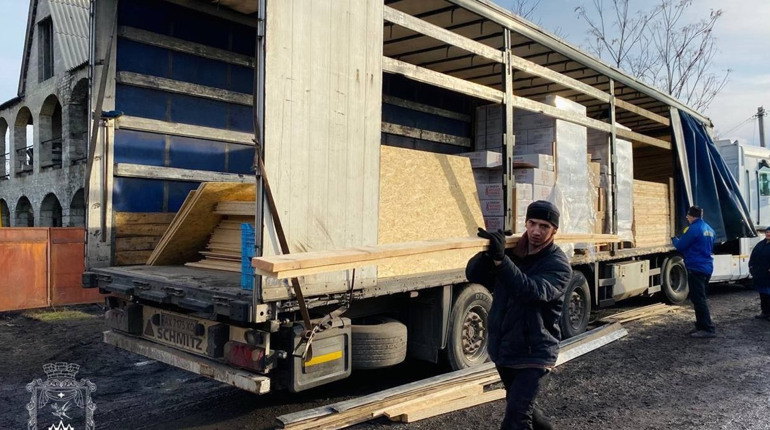 Данська Рада у справах біженців надала постраждалим від обстрілу покровчан будівельні матеріали