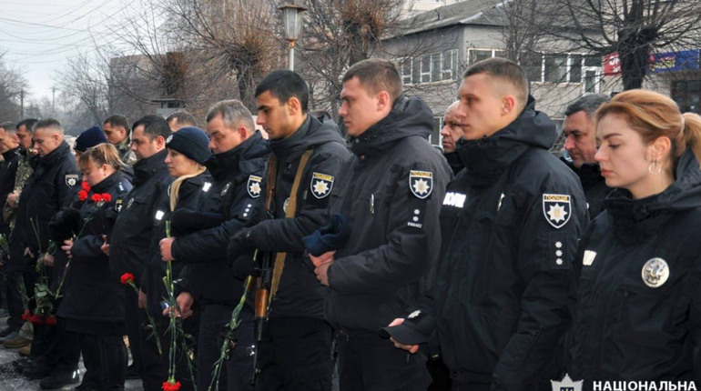 У Смілі встановили меморіальну дошку Ігорю Мельнику, який підірвався на ворожих мінах