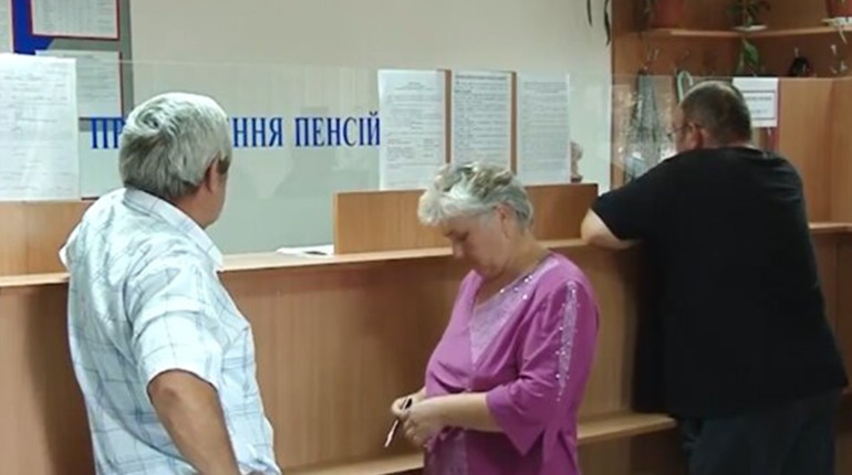 Пенсіонерам Луганщини виплати здійснюють за графіком. Скільки профінансовано станом на 6 грудня
