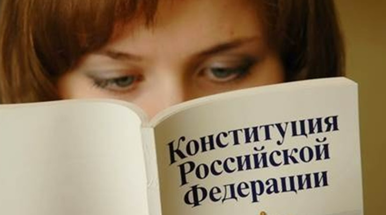 На окупованій Херсонщині посилюють зомбування учнів — вони здаватимуть тест на знання Конституції РФ