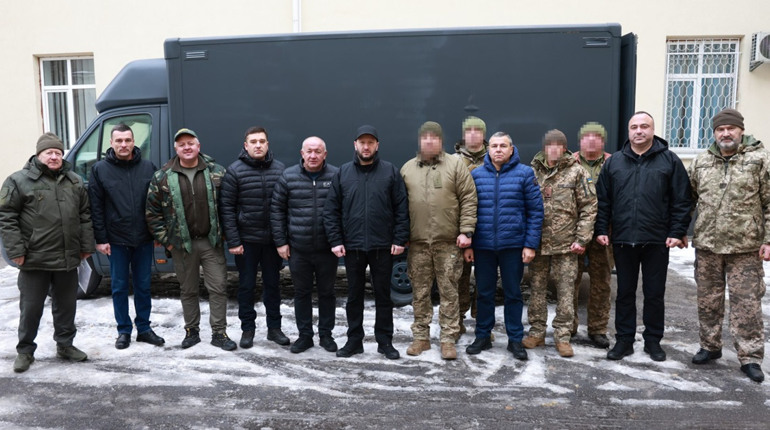 Пересувна майстерня для захисників. Хмельничани під пересувну СТО переобладнали вже п’ять авто