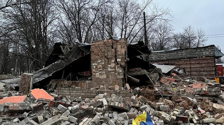 Обстрілами росіяни в Торецьку зруйнували крамницю. Ворог за добу 17 разів обстріляв Донеччину