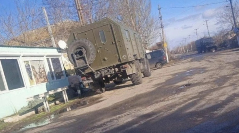 Партизани АТЕШ спостерігають за військовими рф в Новоолексіївці, щоб ліквідувати ворога