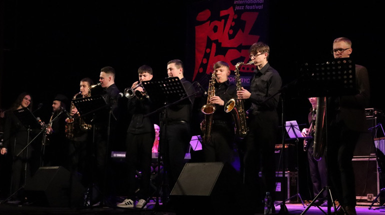 Імпровізований та класичний джаз: у Дрогобичі відбувся Jazz Bez