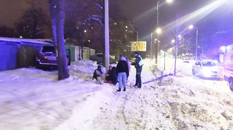 Водійка позашляховика збила у Чернігові на тротуарі двох пішоходів. Що сталося