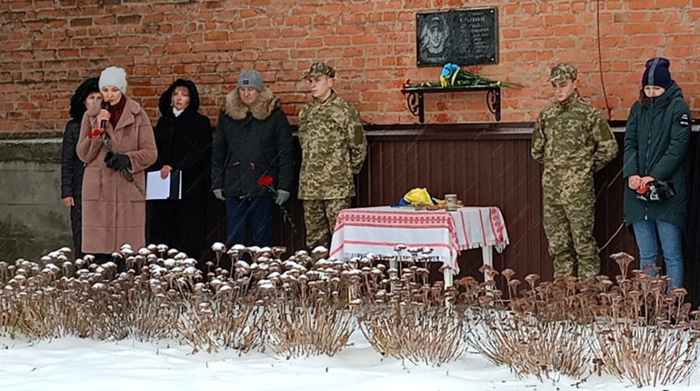 У Великобудищанській громаді відкрили меморіальну дошку загиблому захисникові Віталію Іванову