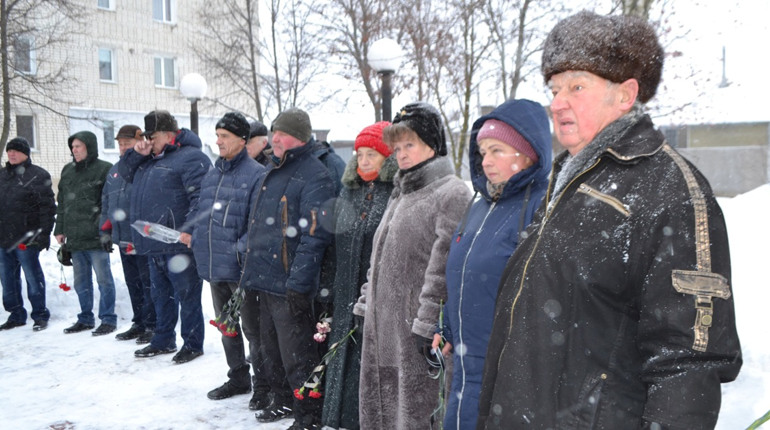 У Глухові вшанували покладанням квітів учасників ліквідації наслідків аварії на Чорнобильській АЕС
