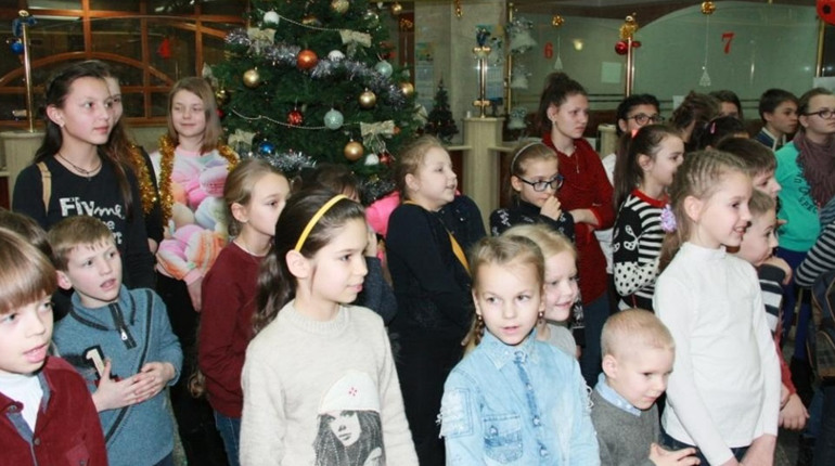 В Києві дітей-переселенців з Торецької громади запрошують на Новорічне свято. Як потрапити