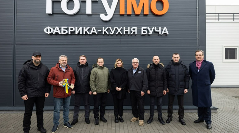 У Бучі відкрили першу в Україні фабрику-кухню, де готуватимуть для шкіл трьох громад