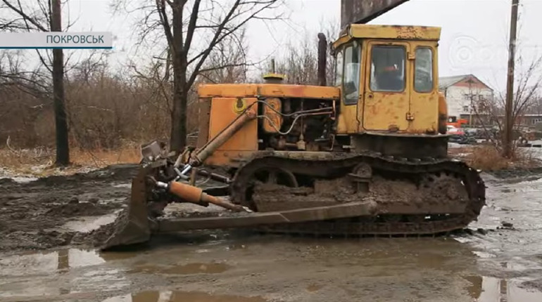 Негода значно погіршила стан доріг у Покровську. В місті планують змінити схему руху транспорту