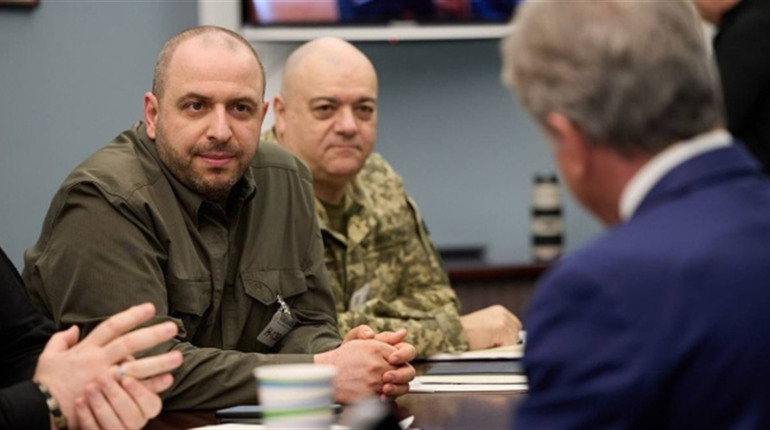 Рустем Умеров заявив про плани викликати до призовних пунктів ЗСУ українців, які живуть за кордоном