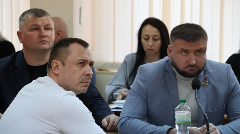 Попри саботаж двох фракцій 42 сесія ЮМР відбулася. Що вирішили?