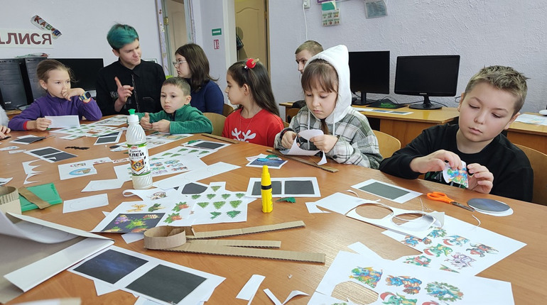 У Первомайську відбувся майстерклас із виготовлення новорічних прикрас-лайтбоксів