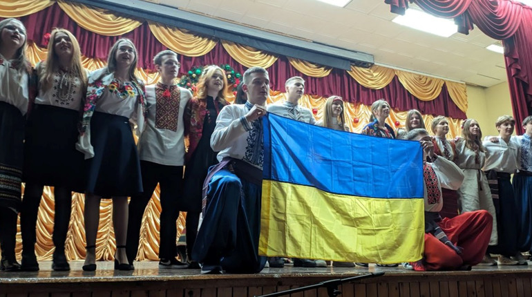 У Старокостянтинівському НВК поставили виставу «Ніч перед Різдвом» та заспівали "Щедрик"