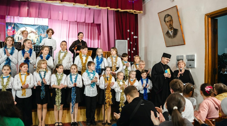 У НІЖИНСЬКІЙ МУЗИЧНІЙ ШКОЛІ ВІДБУВСЯ РІЗДВЯНИЙ БЛАГОДІЙНИЙ КОНЦЕРТ