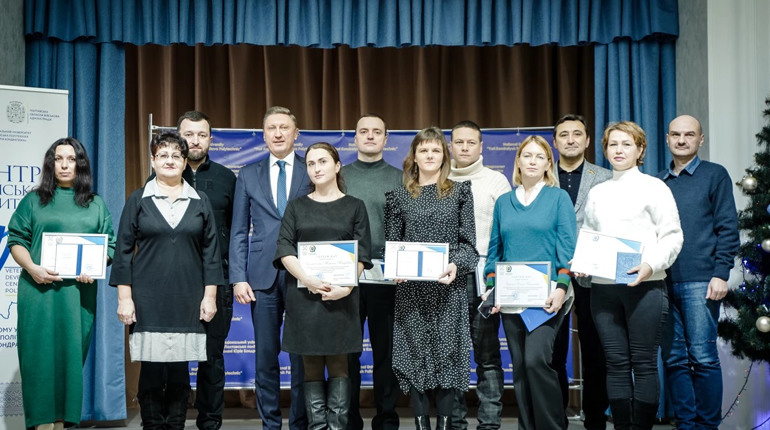 На Полтавщині перша група помічників ветеранів отримала сертифікати