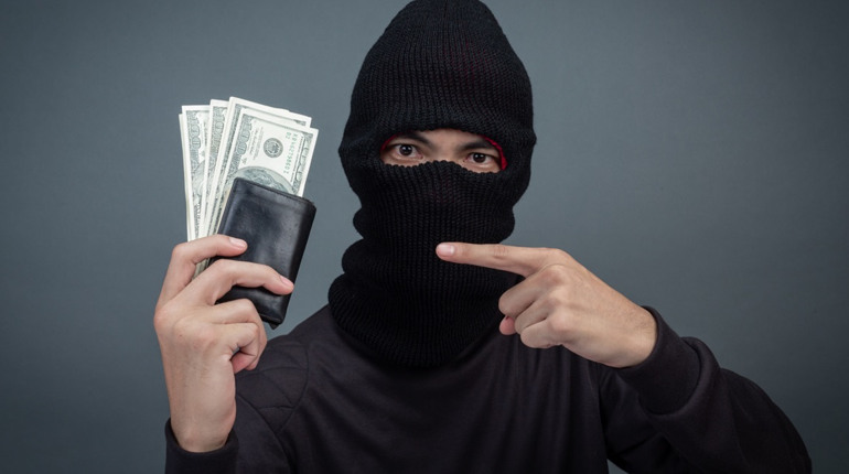 На Первомайщині шахраї ошукали двох жінок: нажилися сумарно на понад 100 тисяч гривень