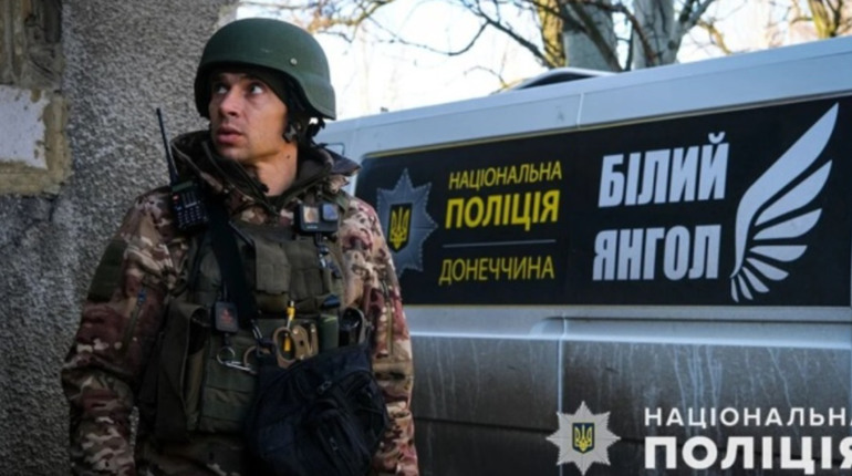 «Білі янголи» під масованим обстрілом вивезли з Покровського району тяжкопораненого чоловіка