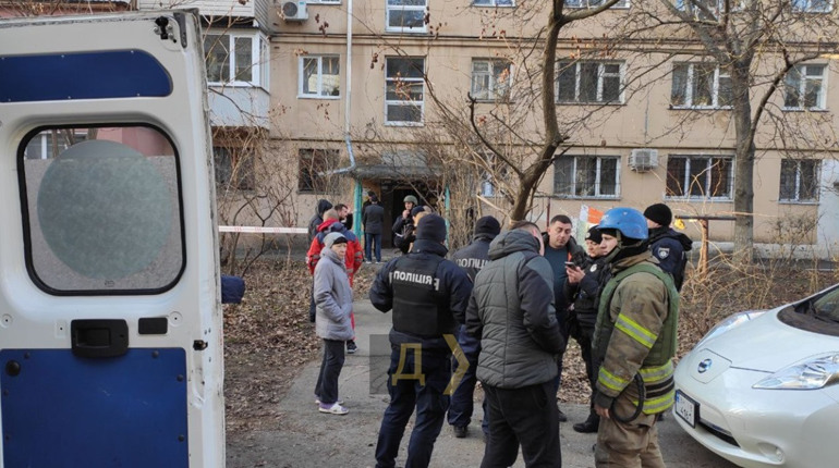 В Одесі військовий хотів покінчити життя самогубством і тримав у заручниках жінку з дитиною