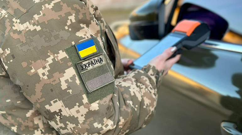 Багатодітний батько за 7 тис. доларів: на посту "Маяки" викрили чоловіка з фіктивними документами