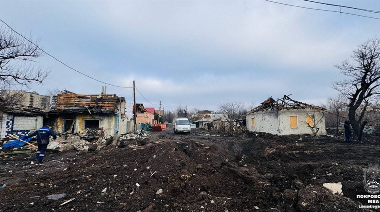 Майже 100 будівель пошкоджено під час новорічного обстрілу Покровська. В місті оцінюють збитки