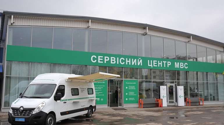 Мобільний сервісний центр МВС України в Долинській. Коли чекати на приїзд фахівців в січні