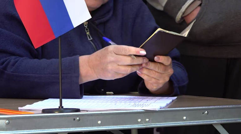 Формувала списки для фейкового референдуму: правоохоронці затримали колаборантку на Херсонщині