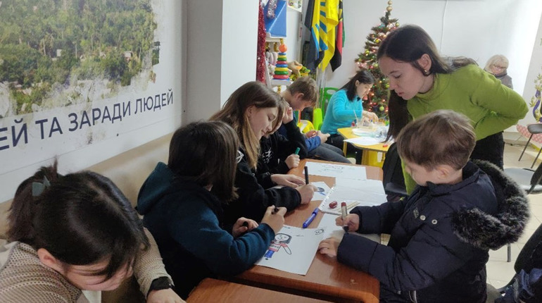 Для дітей-переселенців з Торецької громади у Черкасах відкрилась “Майстерня розвитку дитини”