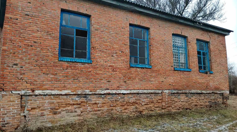 У Петрівсько-Роменській громаді на аукціон виставли приміщення будинку культури у Середняках