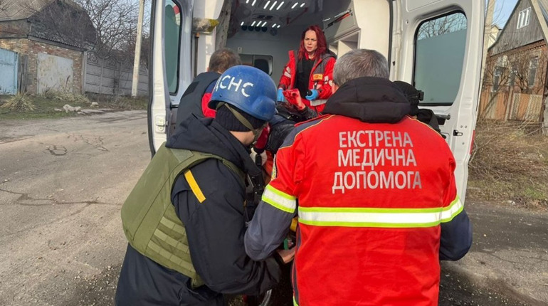 Під обстрілами ракетами та артилерією: в екстренці області навели статистику роботи медиків швидкої
