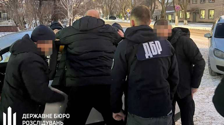 На Одещині працівник військкомату "відмазував" від мобілізації чоловіків: його затримали на хабарі