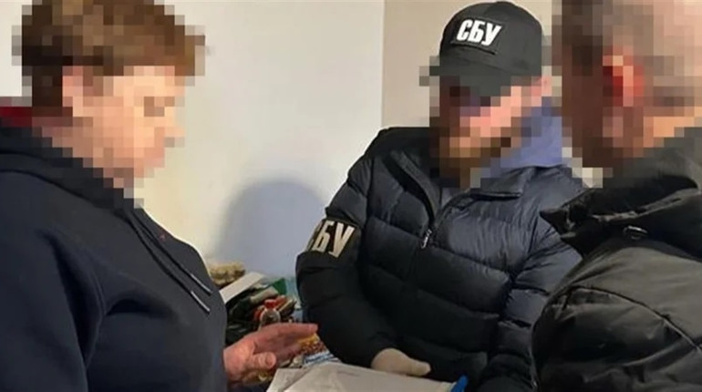 Віддала автопарк «швидких» для депортації українських дітей. У Херсоні затримали колаборантку