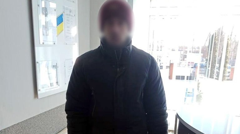 Кривдив власну матір: на Старокостянтинівщині судитимуть 37-річного чоловіка