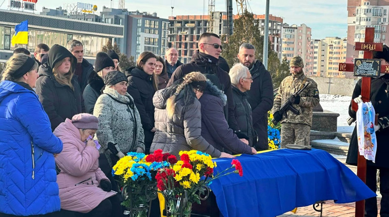 Южненська громада провела в останню путь військового Валерія Нехая (ФОТО)