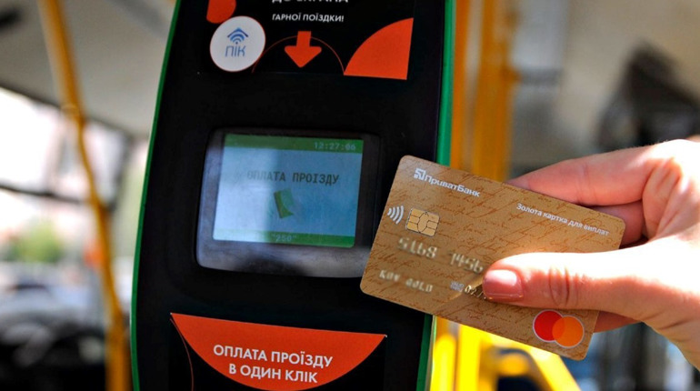 В Чернігові з 13 січня недоступна оплата проїзду картками. Скільки це триватиме