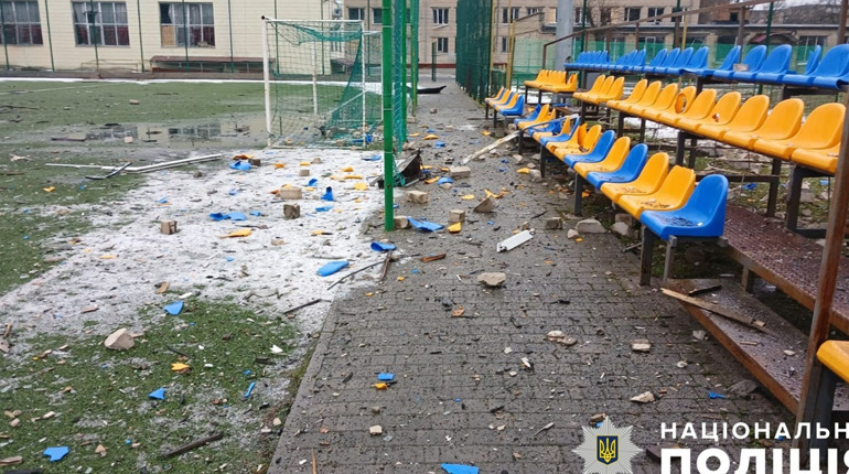 На Херсонщині армія рф завдала ударів по житловим будинкам, медзакладам та будівлі поліції (ФОТО)