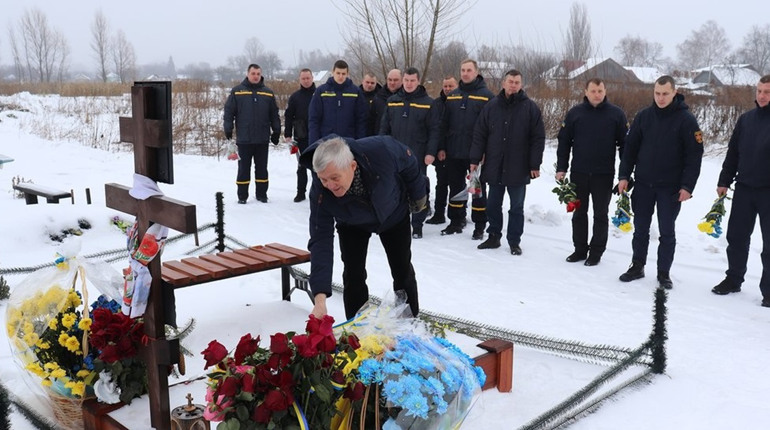 Авіакатастрофа в Броварах: у Ніжині вшанували пам'ять загиблих