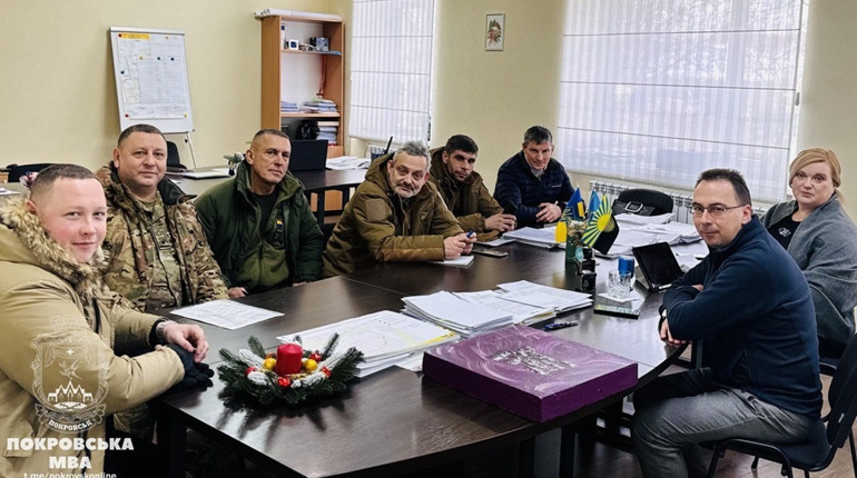 Дві фури гуманітарки привезли до Покровська благодійники з Києва