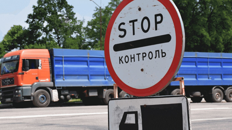 На Полтавщині ввели обмеження руху вантажівок