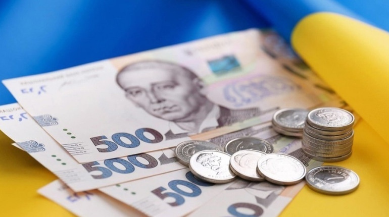 З 1 січня 2024 року зросли соціальні виплати. Хто і скільки тепер отримуватиме?