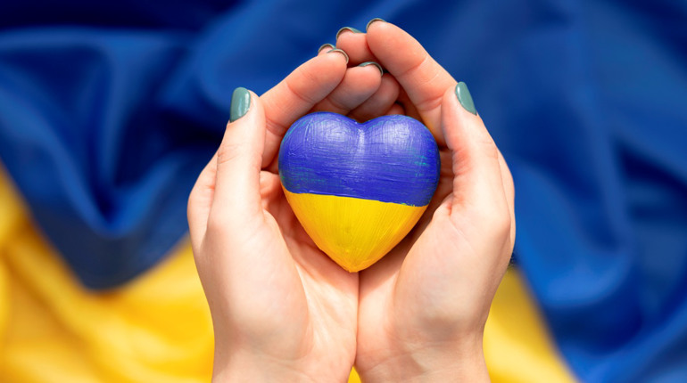 Чи є в українській слово «давайте» та як його вживати правильно