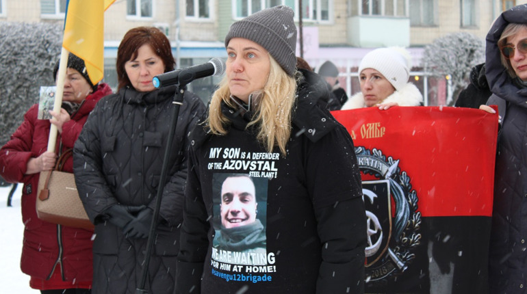 За військовополонених і зниклих: жіночий автопробіг солідарності у Звягелі