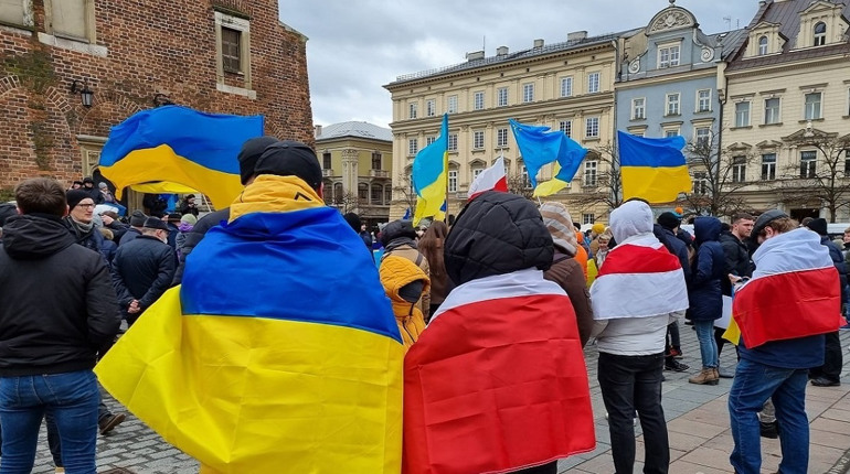 Польща: допомогу українським біженцям планують скоротити