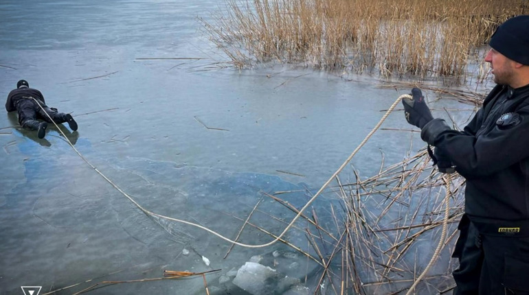 У Маяківській громаді з води дістали тіло зниклого рибалки: провалився під кригу