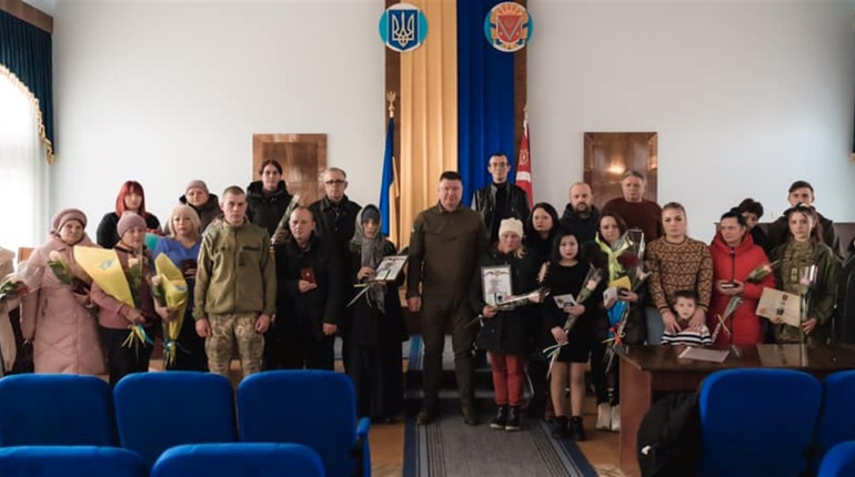 В Кропивницькому вручали нагороди родинам загиблих Героїв. В списку нагороджених є два долинчанина