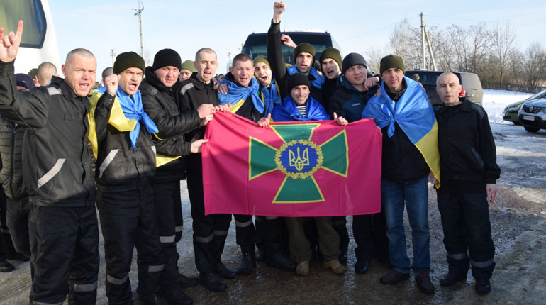 З російського полону повернулися п’ятеро прикордонників Луганщини. Коли зустрінуться з рідними