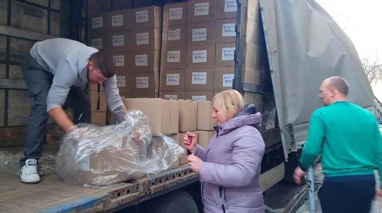 Переселенцям з Луганщині нададуть 839 пакунків з продуктами. Хто має отримати допомогу