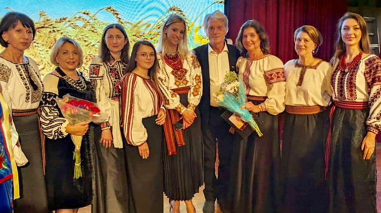 Бринить у Чикаго бандура з Чорткова