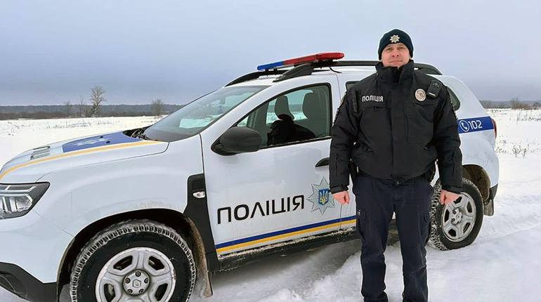 Поліцейські Чернігівщини нагадують про правила безпеки на дорозі під час негоди